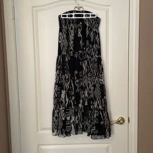 Cold water Creek black and white skirt with black lining.